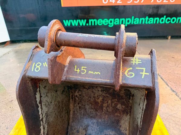 18" JCB 3CX BUCKET ...45MM PINS .....67S 377223324