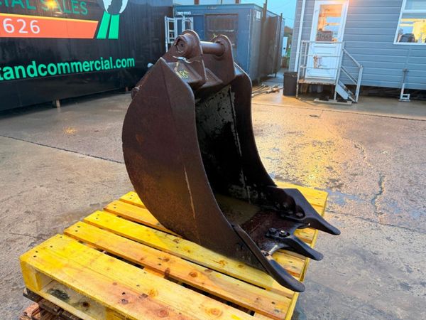 18" JCB 3CX BUCKET ...45MM PINS .....67S 377223329