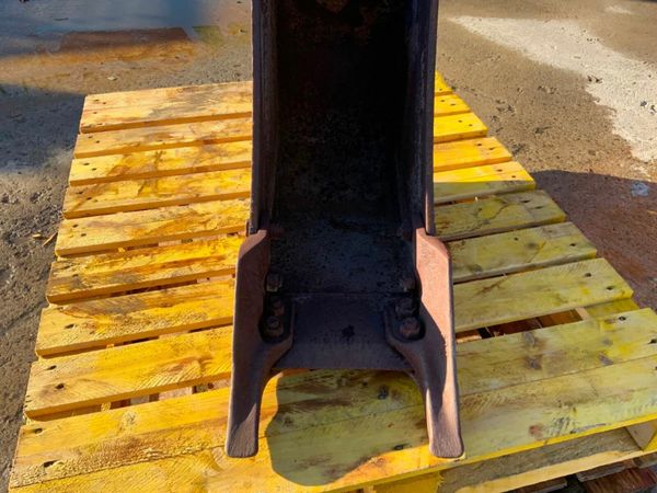 12" DIGGING BUCKET.....45mm PINS........66. 377223336