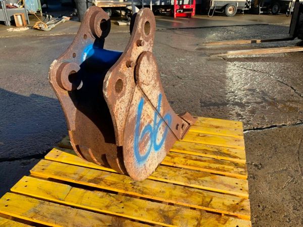 12" DIGGING BUCKET.....45mm PINS........66. 377223339