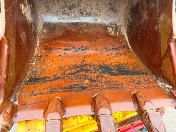 48" JCB DIGGING BUCKET ....65MM ....1618T 377223448