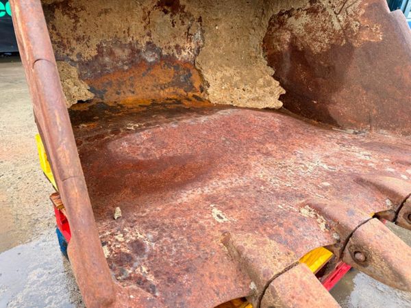 54" DIGGING BUCKET 20 TON ....80MM ....754P 377223417