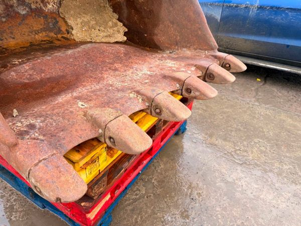 54" DIGGING BUCKET 20 TON ....80MM ....754P 377223418