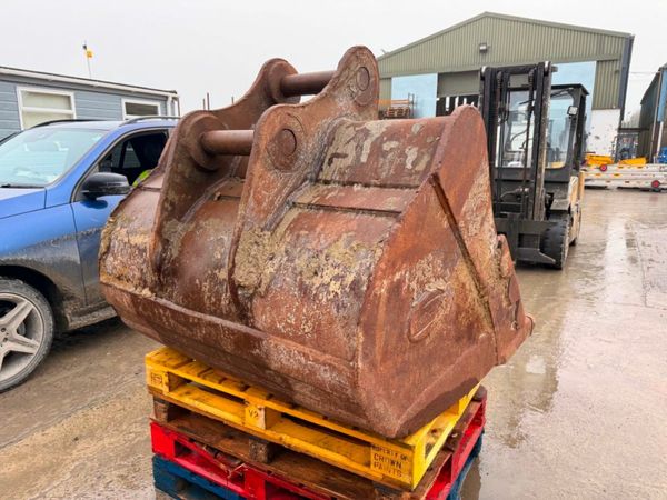 54" DIGGING BUCKET 20 TON ....80MM ....754P 377223420