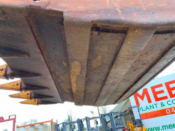 60" GEITH DIGGING BUCKET..........80mm PINS.....35 377223649