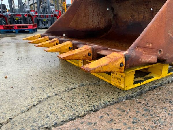 60" GEITH DIGGING BUCKET..........80mm PINS.....35 377223638