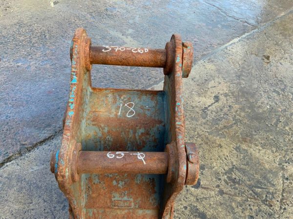 18" DIGGING BUCKET.......65mm PINS.....1601t. 377223751