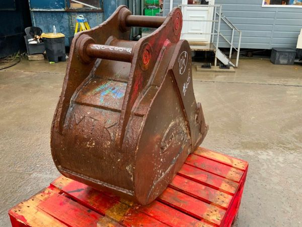 24" STRICKLAND BUCKET.....65mm PINS......#265. 377223777