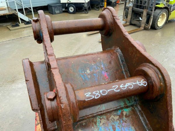 24" STRICKLAND BUCKET.....65mm PINS......#265. 377223780