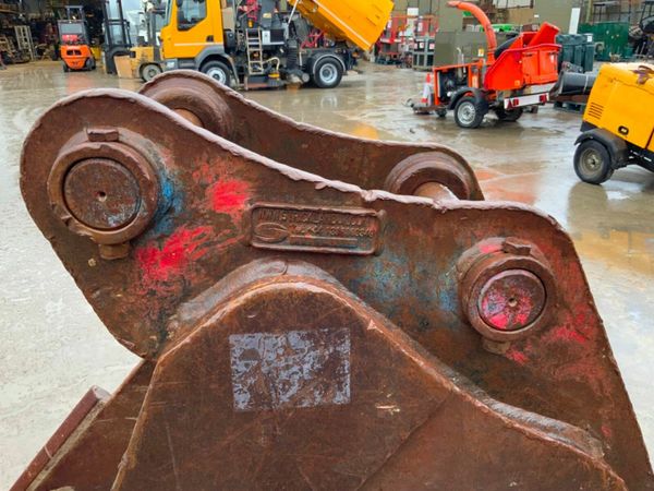 24" STRICKLAND BUCKET.....65mm PINS......#265. 377223783