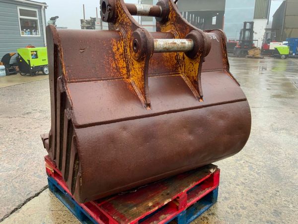 54" DIGGING BUCKET.....80mm PINS.........357F 377223805