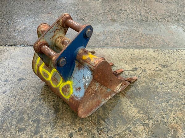 30" DIGGING BUCKET.....60mm PINS.......1600. 377223967