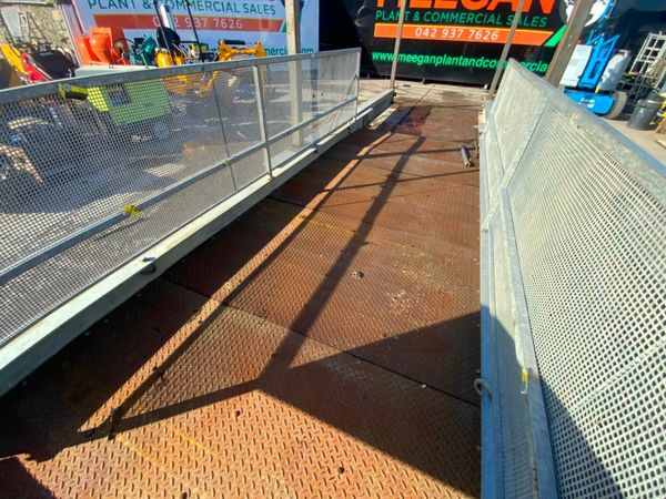 3.0t LOADING DECK / SLIDING GANTRY.......1415 377224053