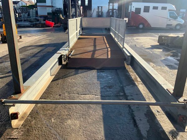 3.0t LOADING DECK / SLIDING GANTRY.......1415 377224056