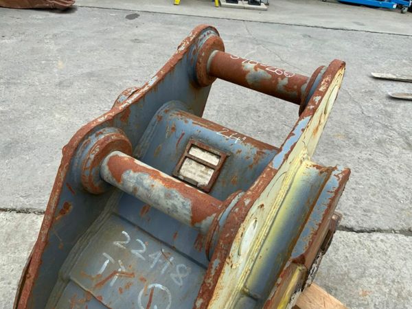 24" STRICKLAND BUCKET...65mm PINS......1408-24. 377224179