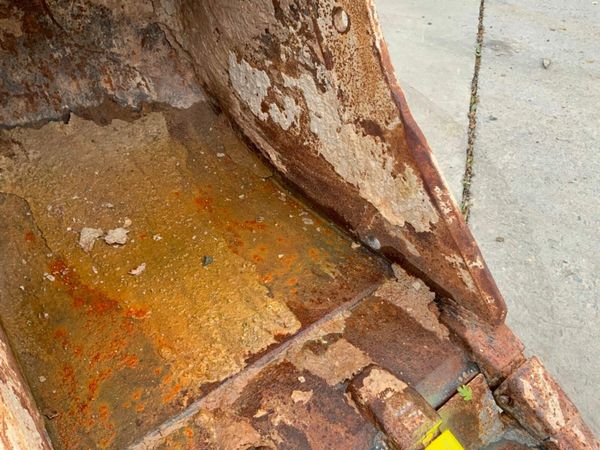 30" GEITH DIGGING BUCKET   65mm PINS.......1423. 377224275