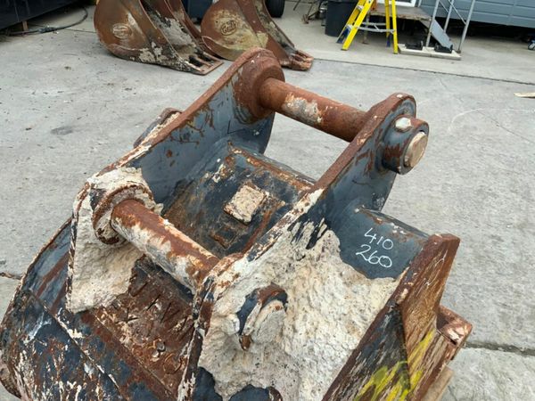 30" GEITH DIGGING BUCKET   65mm PINS.......1423. 377224279