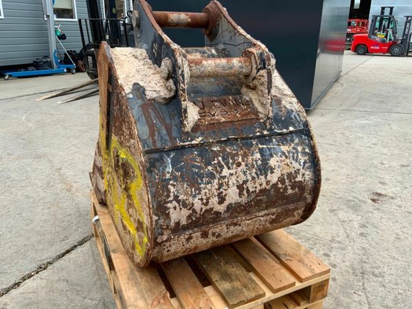 30" GEITH DIGGING BUCKET   65mm PINS.......1423. 377224281