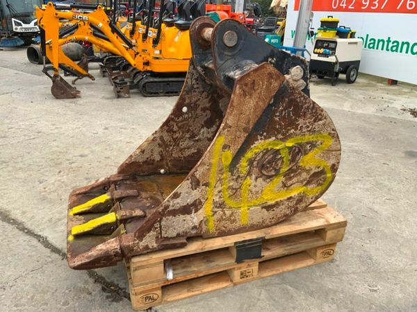 30" GEITH DIGGING BUCKET   65mm PINS.......1423. 377224285
