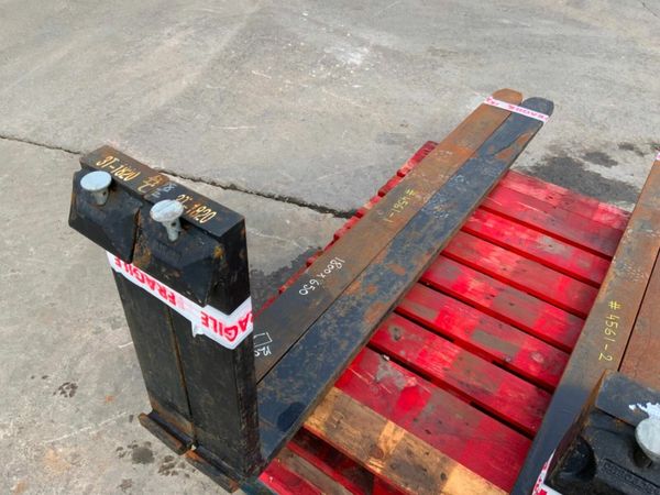 UNUSED 72" x 20" CARRIAGE SLIDING FORKS...4561. 377224372