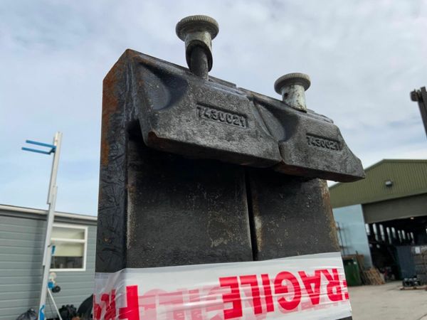 UNUSED 72" x 20" CARRIAGE SLIDING FORKS...4561. 377224380