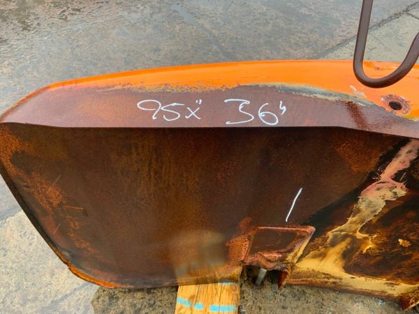 HITACHI EX 135 COUNTER WEIGHT / BALLAST. 377224540