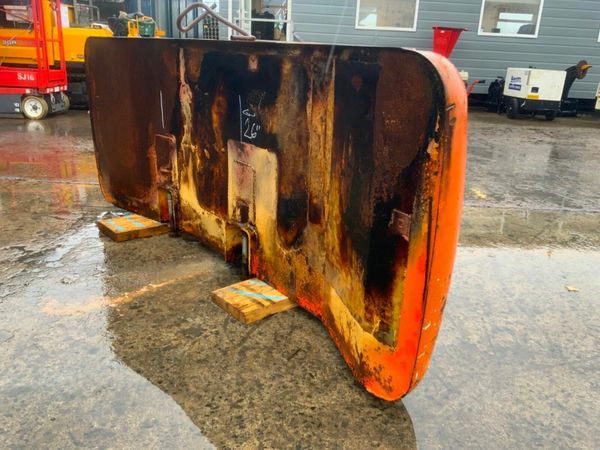 HITACHI EX 135 COUNTER WEIGHT / BALLAST. 377224543