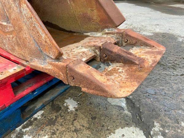 24" EUROFAB BUCKET........65mm PINS......1432. 377224573