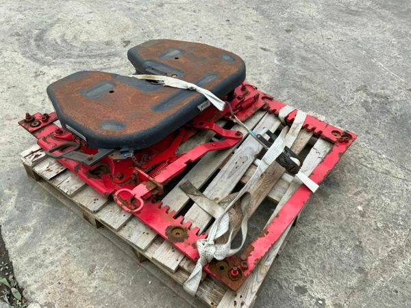 SLIDING FIFTH WHEEL TRAILER COUPLING. 377224693