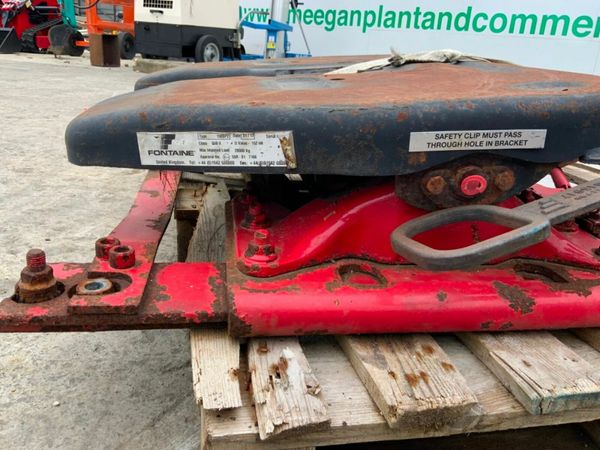 SLIDING FIFTH WHEEL TRAILER COUPLING. 377224709