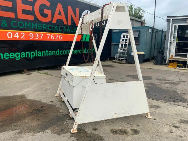 LIFTING CHAINS / TOOL STORAGE RACK ......4829. 377224883