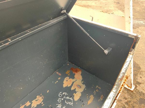 LIFTING CHAINS / TOOL STORAGE RACK ......4829. 377224887