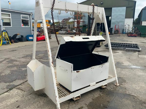 LIFTING CHAINS / TOOL STORAGE RACK ......4829. 377224889