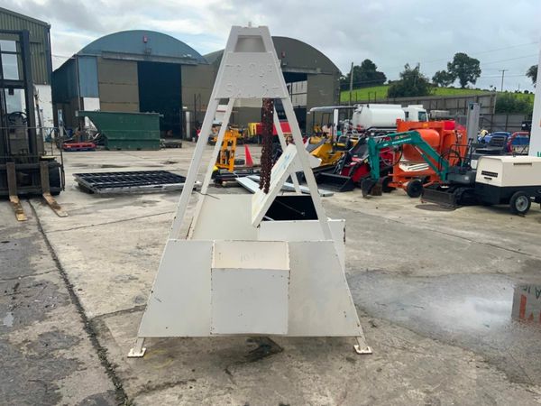 LIFTING CHAINS / TOOL STORAGE RACK ......4829. 377224890