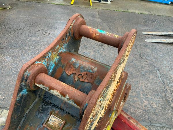 18" STRICKLAND DIGGING BUCKET....65mm...1420 377224800