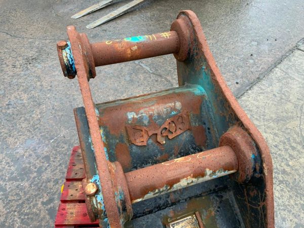 18" STRICKLAND DIGGING BUCKET....65mm...1420 377224801