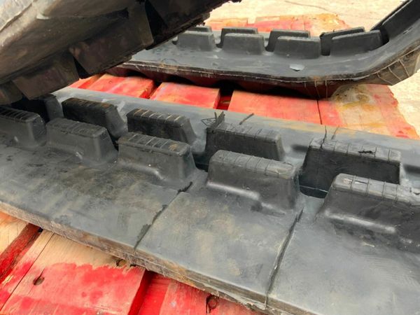 UNUSED 230 x 96 x 32 RUBBER TRACKS........3439. 377224814