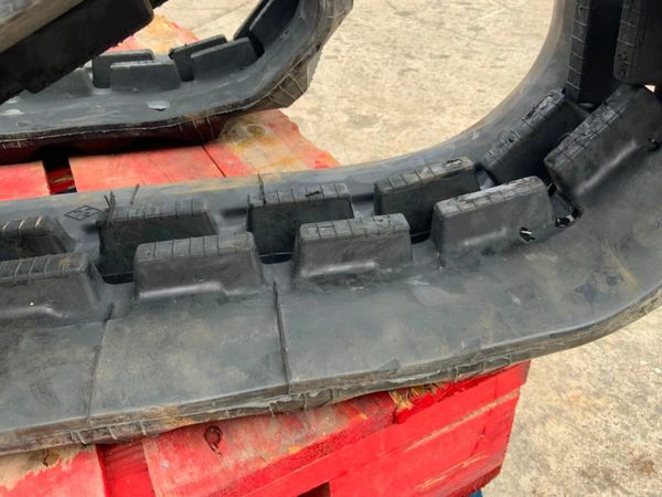 UNUSED 230 x 96 x 32 RUBBER TRACKS........3439. 377224816