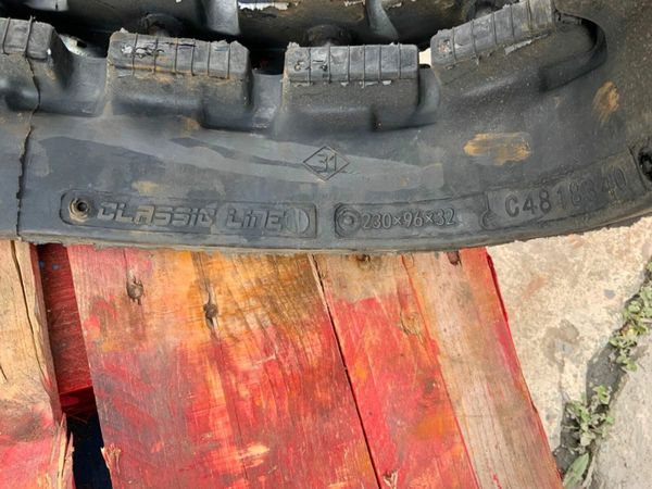 UNUSED 230 x 96 x 32 RUBBER TRACKS........3439. 377224817