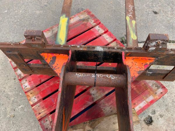 PALLET FORK ATTACHMENT......65mm PINS......4548. 377225019