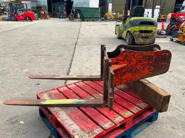 PALLET FORK ATTACHMENT......65mm PINS......4548. 377225023