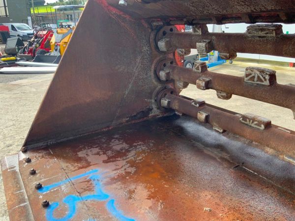 60" SCREENER BUCKET......80mm PINS ......1338 377225128