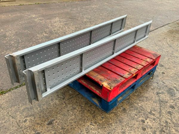 8ft GALVANISED LOADING RAMPS.........1189t. 377225244