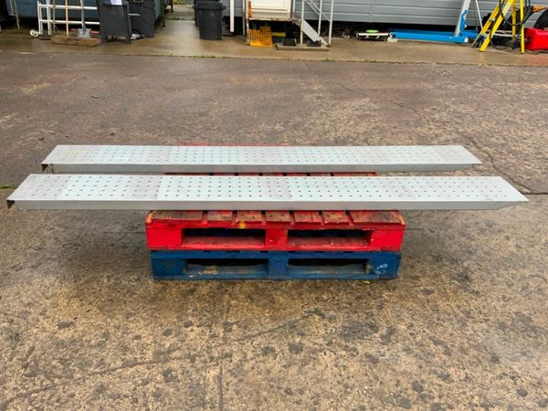 8ft GALVANISED LOADING RAMPS.........1189t. 377225245
