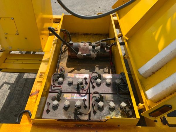 LED DISPLAY SCREEN / ADVERTISING TRAILER..38w 377225276