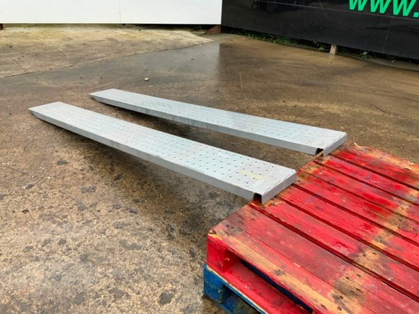 8ft GALVANISED LOADING RAMPS.........1189t. 377225237