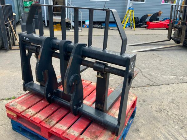 UNUSED COMPACT LOADER FORK CARRIAGE...4022. 377225409
