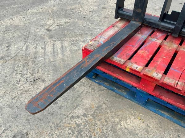 UNUSED COMPACT LOADER FORK CARRIAGE...4022. 377225414