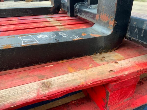 UNUSED COMPACT LOADER FORK CARRIAGE...4022. 377225415