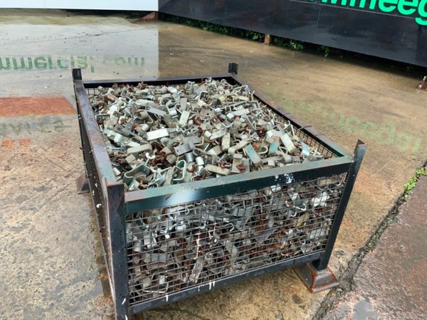 GALVANISED THUMB SCREW DECK CLAMPS..... 377225729